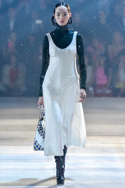 Look 27
